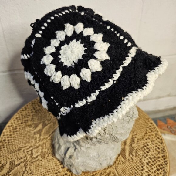 True Vintage Cottagecore Poetcore Girly Handmade Black & White Knit Bucket Hat main image 5
